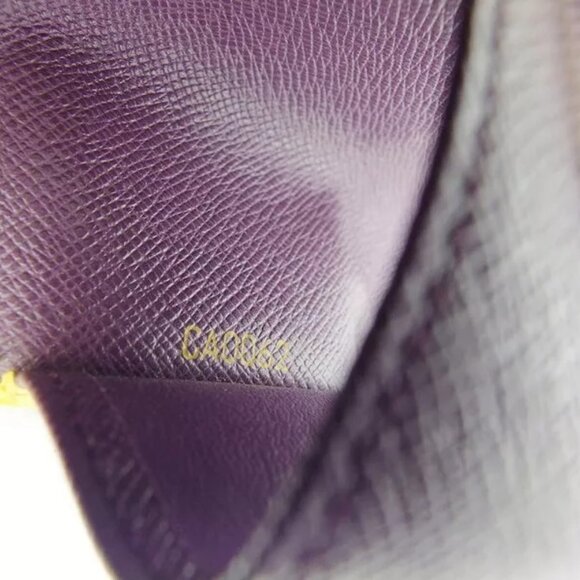 LOUIS VUITTON Key Case Epi Leather x Gold Material Authentic Used - Picture 9 of 10